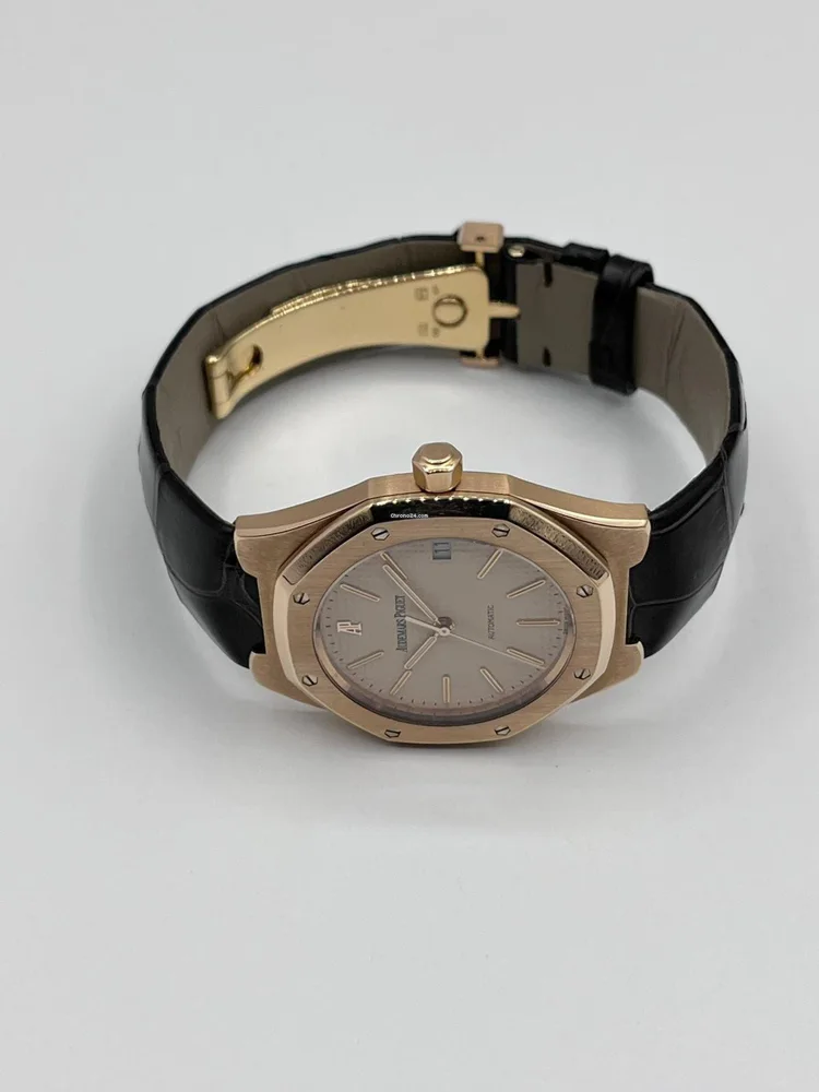 Audemars Piguet Royal Oak RG with extract from the archives